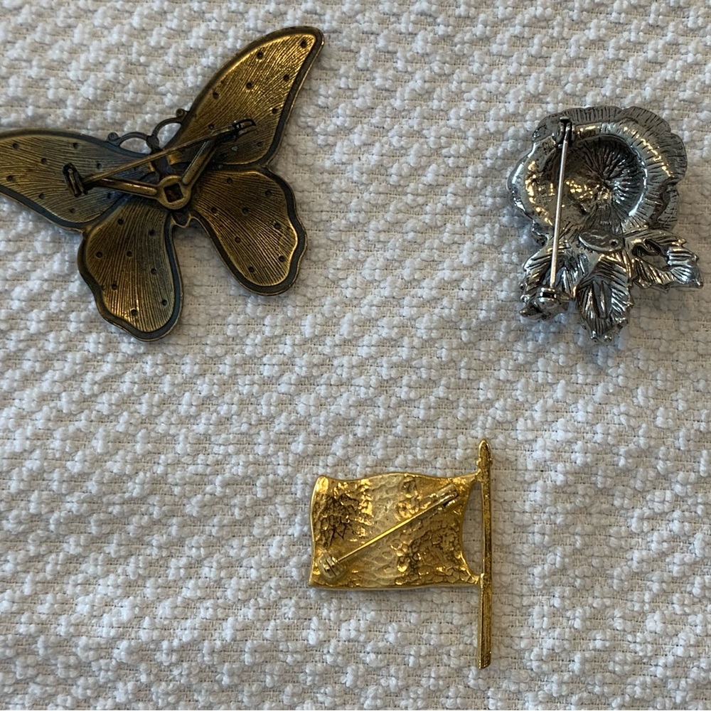 Bundle/Silver rose pin, American flag pin, Butterfly pin - Picture 2 of 8